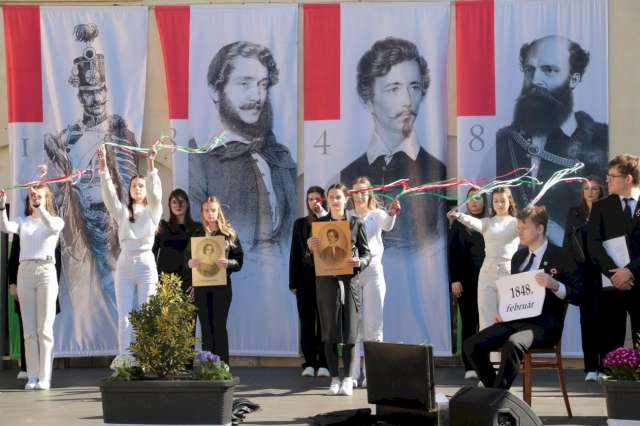 A nemzeti ünnepen azt kell keresni, ami összeköt!